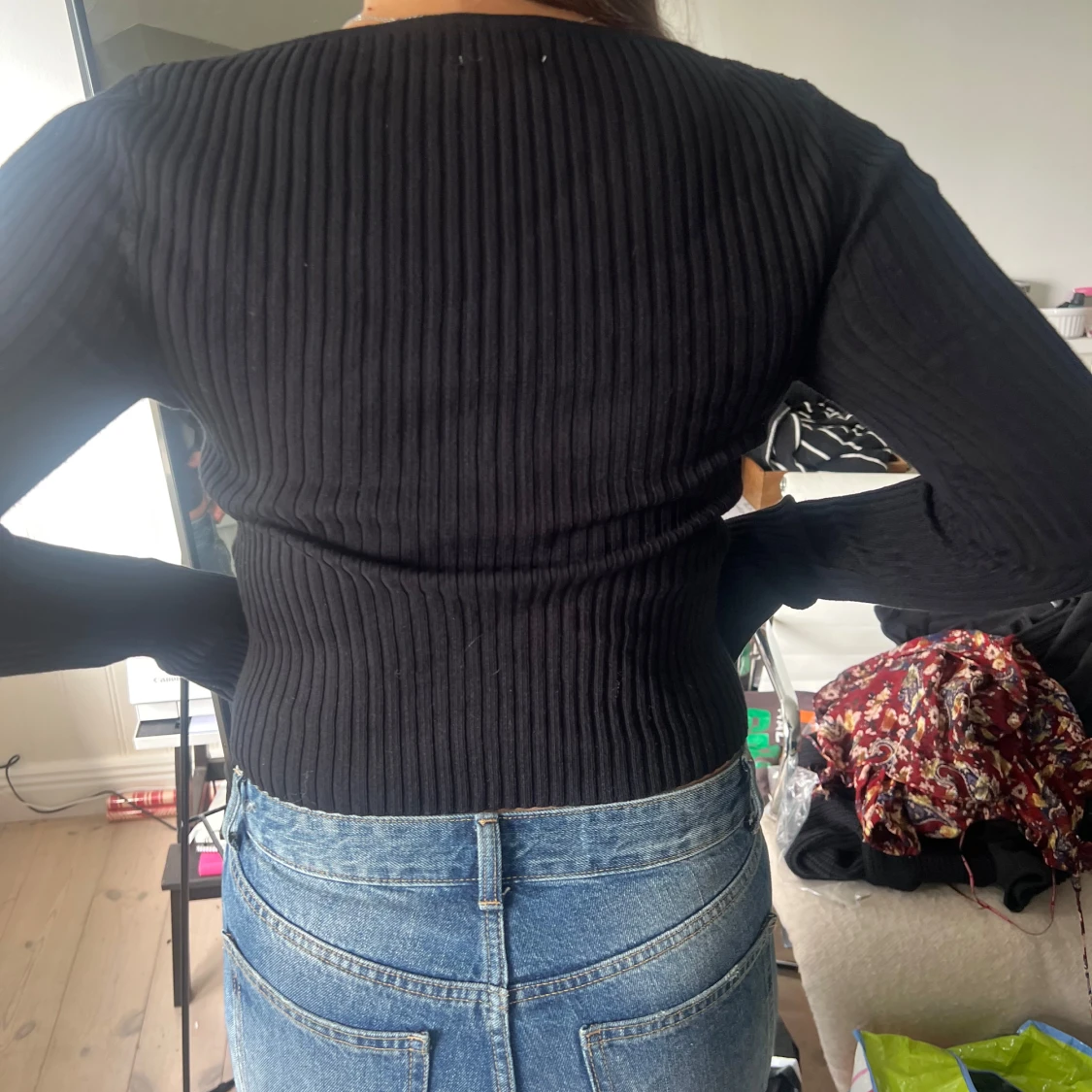 Svart ribbad långärmad tröja - 3