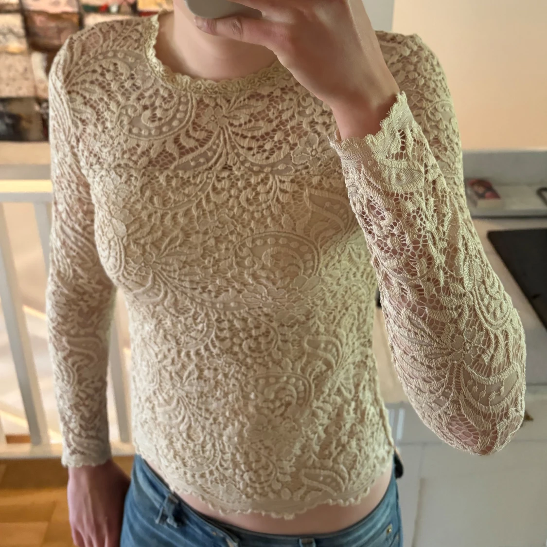 Beige/Gräddvit spetsblus från Vero Moda