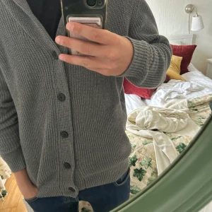 Grå cardigan  - Selected homme cardigan mycket bra skick storlek M.