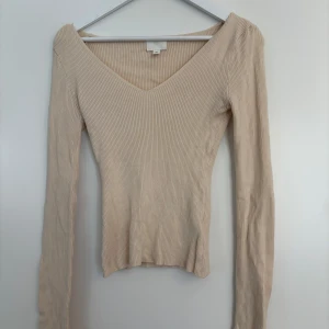 V-ringad topp - Endast använd 1 gång från HM.