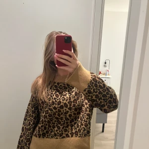 Leopard tröja  - Stickat!! Superfin 