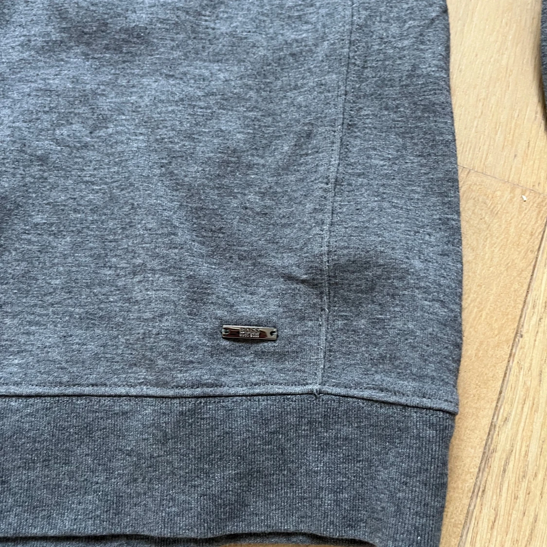 Grå slim fit tröja från Hugo Boss - 3