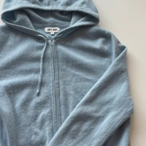 Soft goat zip-up - Superbra skick!💘 Strl XL men den har krympt och passar någon som bär XS/S! Äkta cashmere