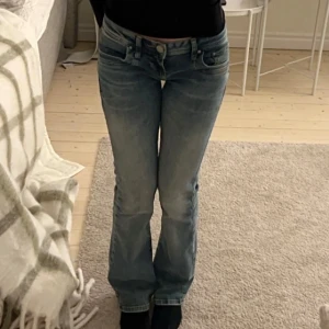 LTB valerie jeans - LTB jeans i modellen ”Valerie” . De är low waist och bootcut, storlek 25/32. I jättebra skick! Nypris: 799kr