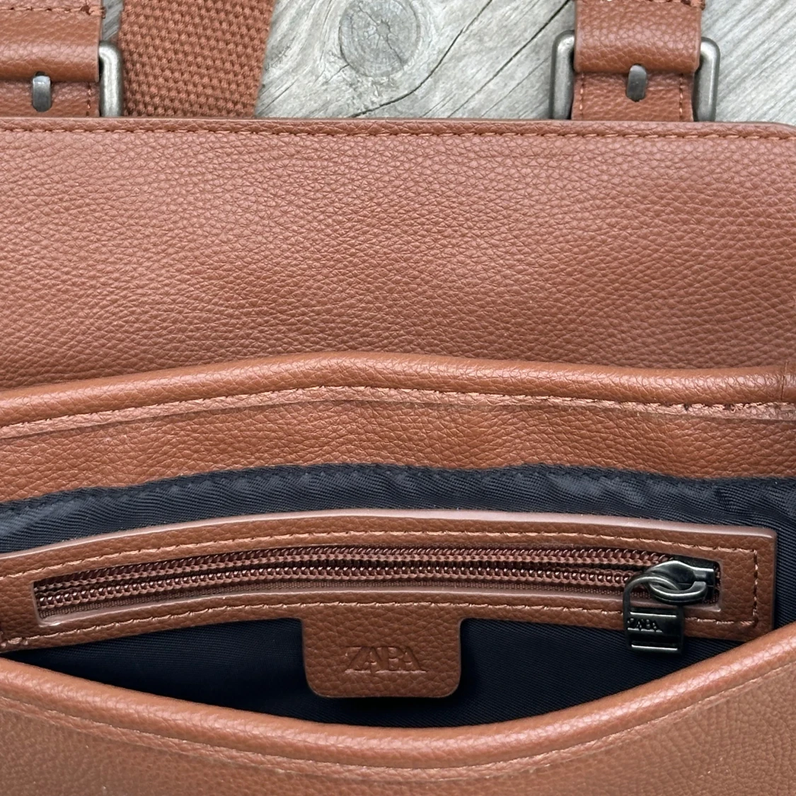 Brun axelväska från Zara i skinn - 3