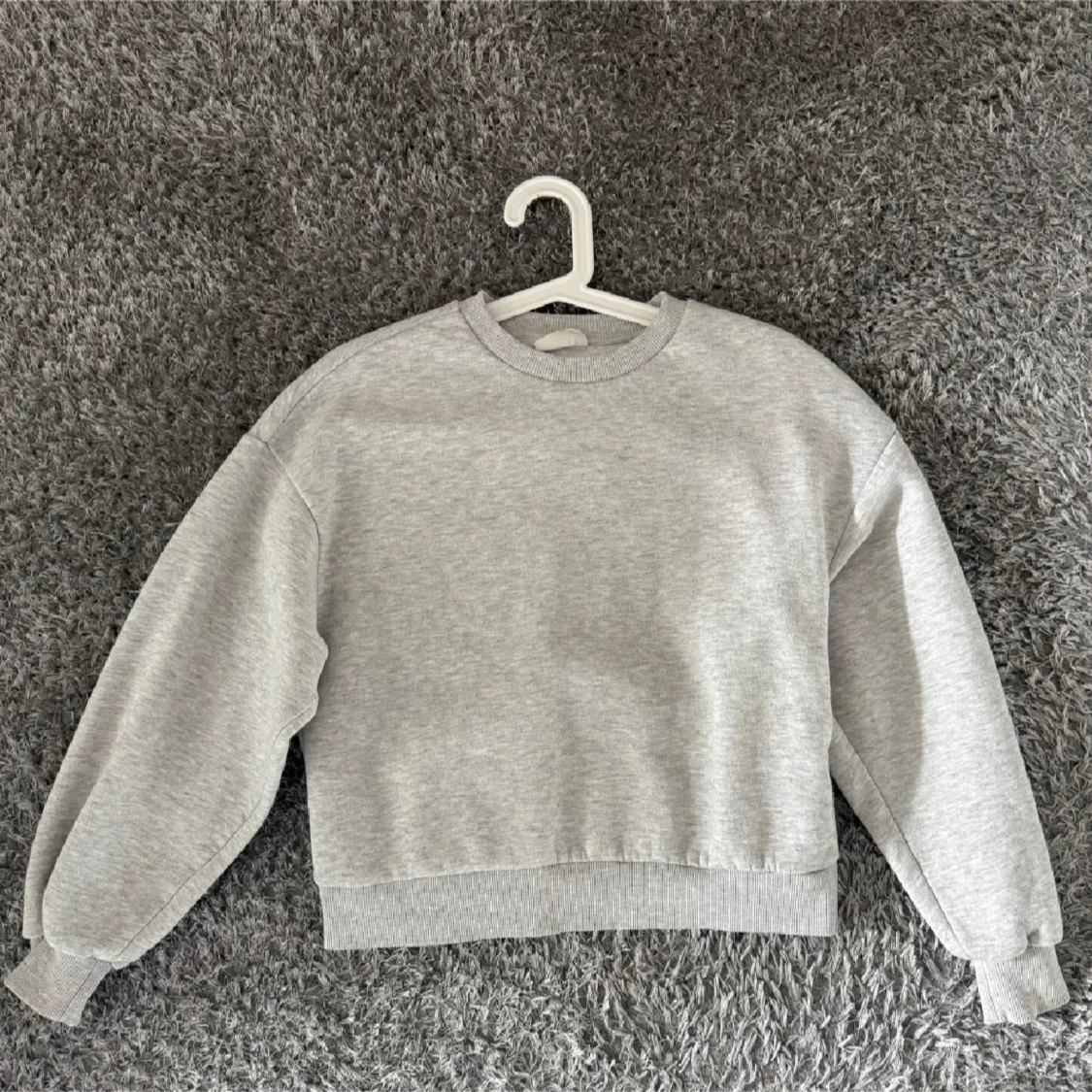 Grå sweatshirt 