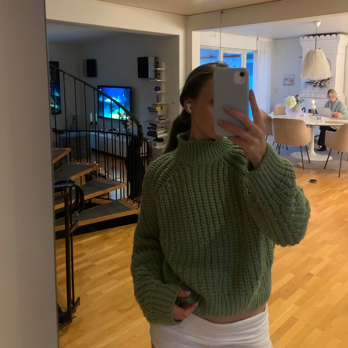 Grön stickad polotröja