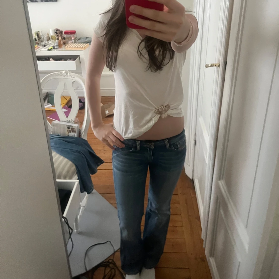 Blå bootcut jeans låg midja