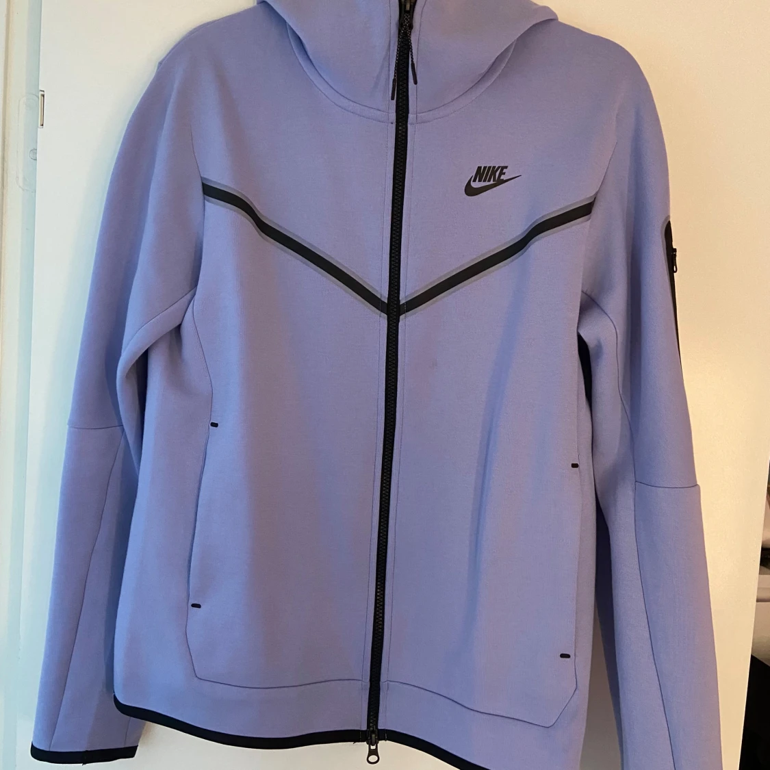 Ljuslila Nike-tech hoodie