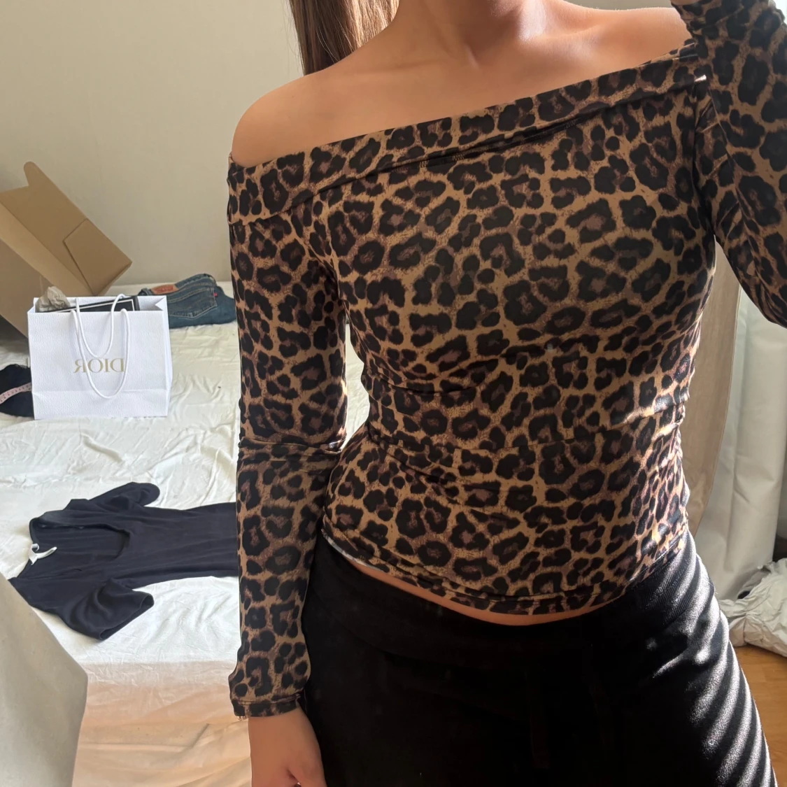 Leopardmönstrad offshoulder topp - 1