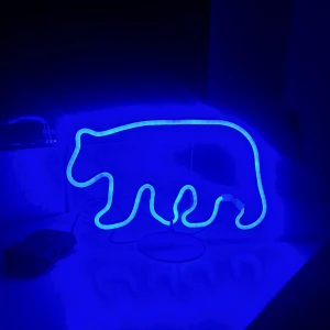Blå led lampa djurmotiv  - blå led lampa i form av en björn, fint skick, batteridriven 