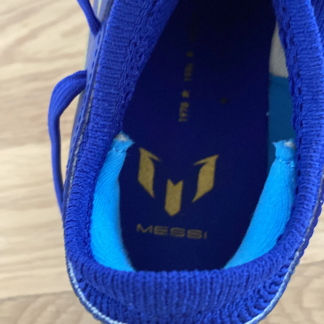 Adidas Messi blå fotbollsskor använt 1 gång och mycket bra skick  - 4