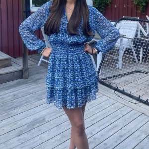 Klänning ZARA - Supersöt blå kortklänning. Perfekt för sommarens alla tillfällen! Pris kan diskuteras 