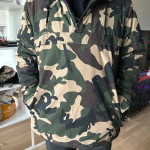 Camouflage jacka - En jacka från dickies som inte används (eller typ aldrig har använts). Som ny