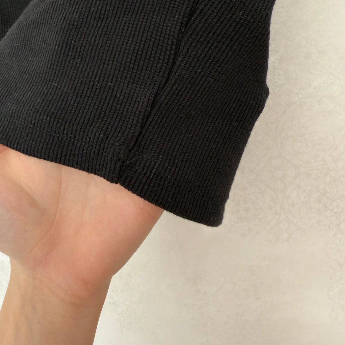 Svart ribbad croppad linne - 3