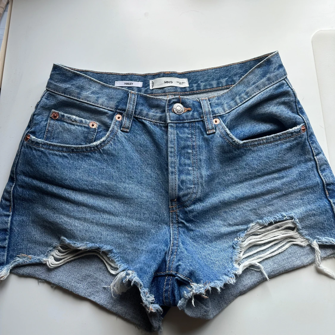 Blå jeansshorts från Mango