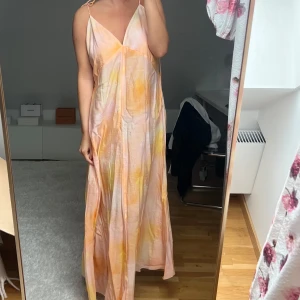 Orange maxi klänning - Prislapp kvar
