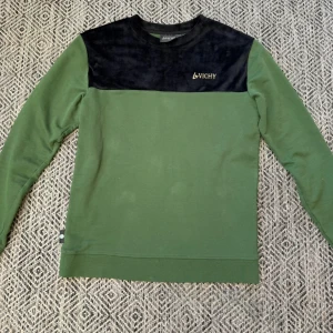 La Vichy Sweatshirt - La Vichy Sweatshirt i storlek: S, har inte används så mycket, så är i väldigt bra skick 