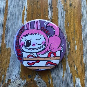 Labubu pins - Pins med Labubu. Ca 6cm.