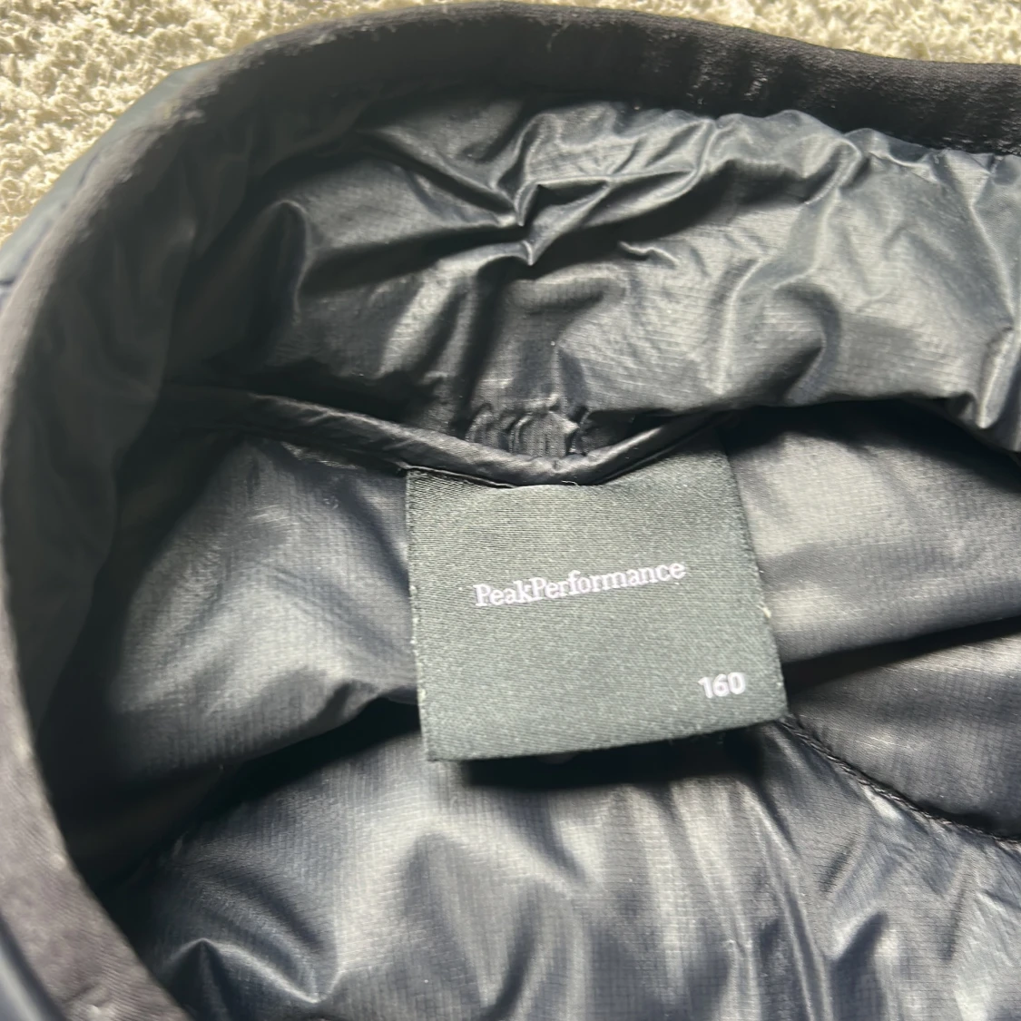 Svart dunväst från Peak Performance - 1