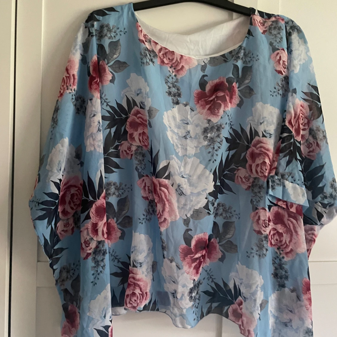 Blommig blå oversized blus