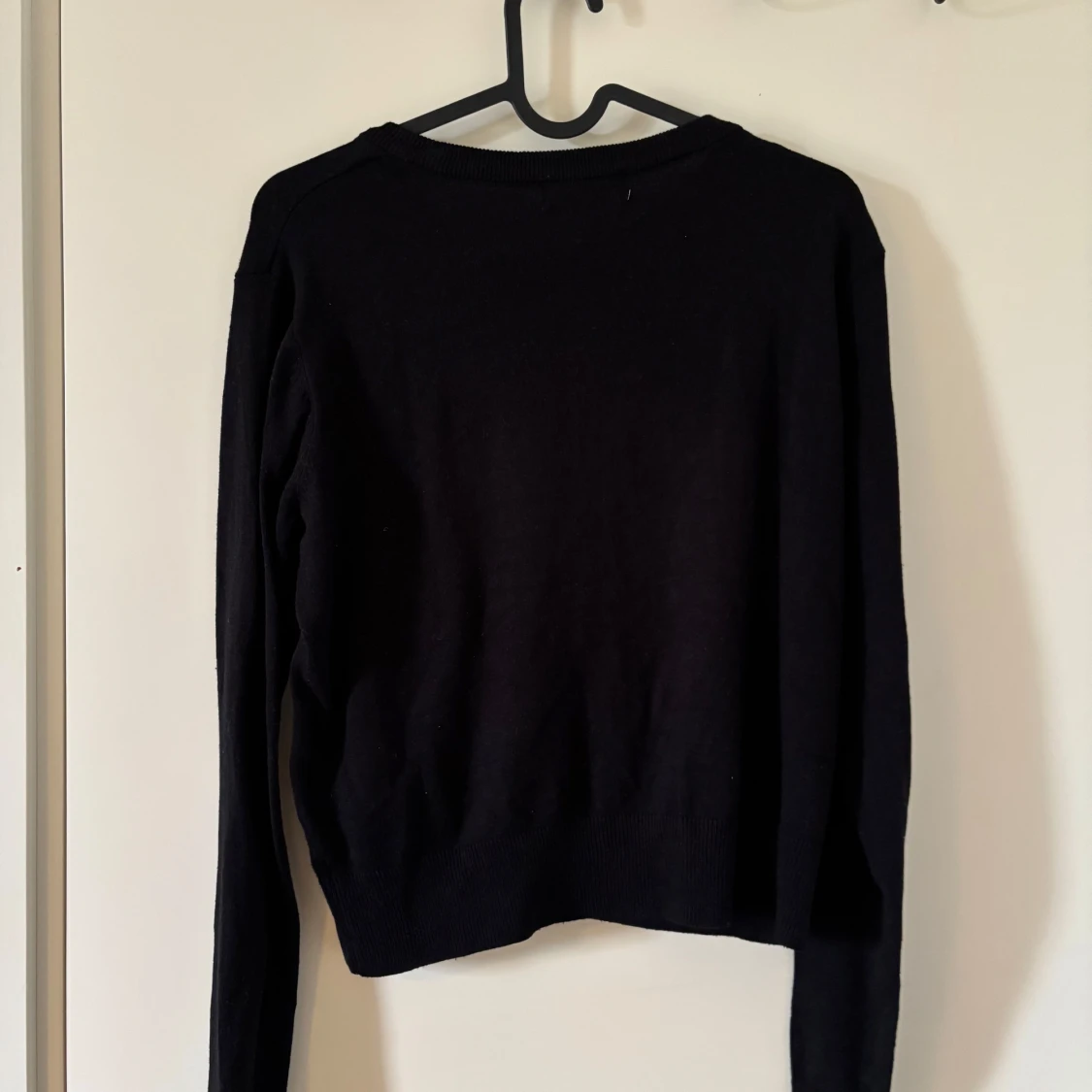 Svart kofta med knappar - 2