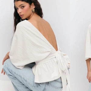 Tie back topp NY - Säljer denna nya topp som är helt slutsåld! Storlek L, skulle säga att den passar en M-XL då den knyts. Så fin!