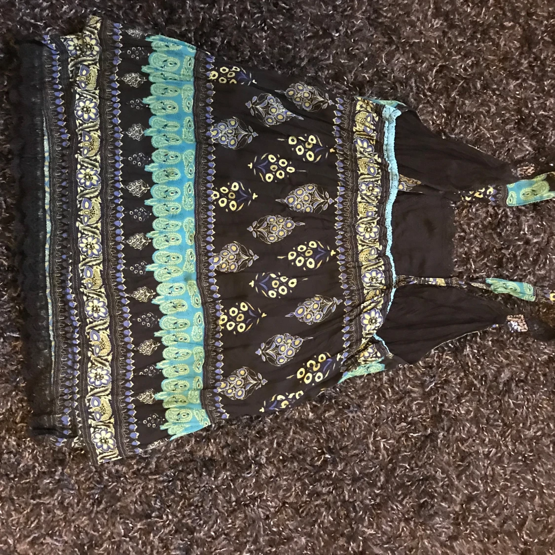 Svart och turkos mönstrad klänning med knytband - 1