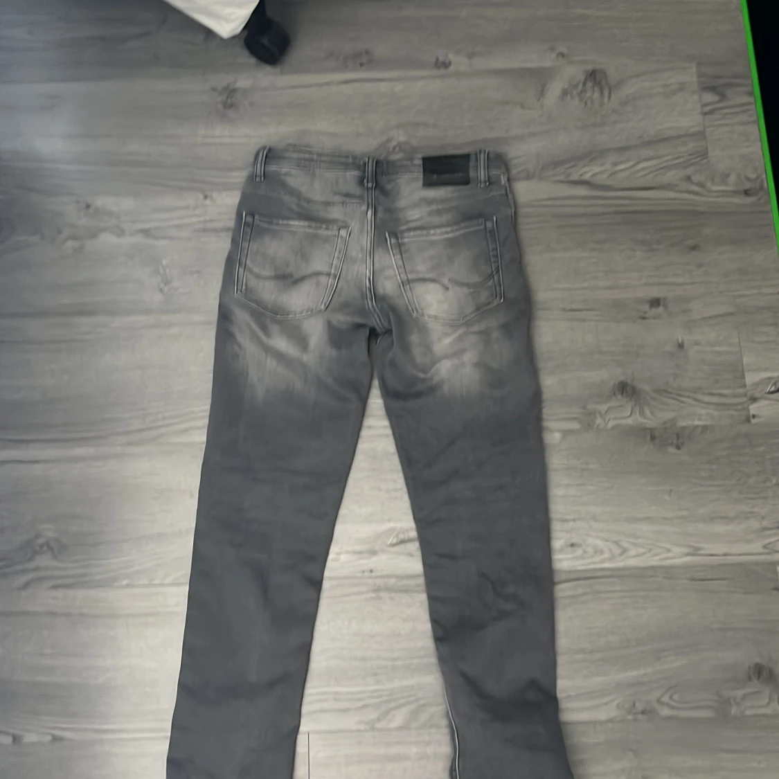 Grå slim fit jeans från Jack & Jones - 2