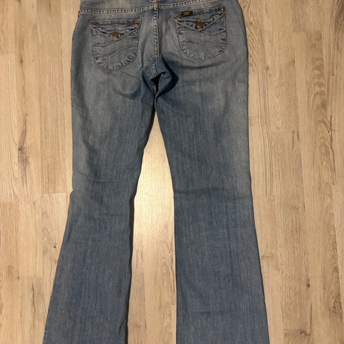 Blå bootcut jeans från Lee