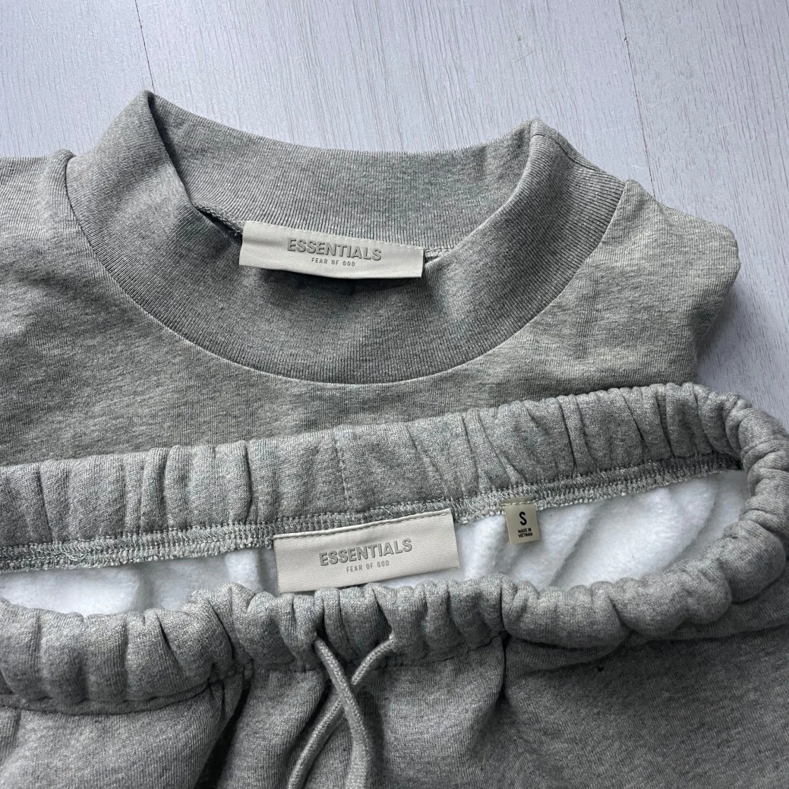 Gråt sett från Essentials Fear of God - 2