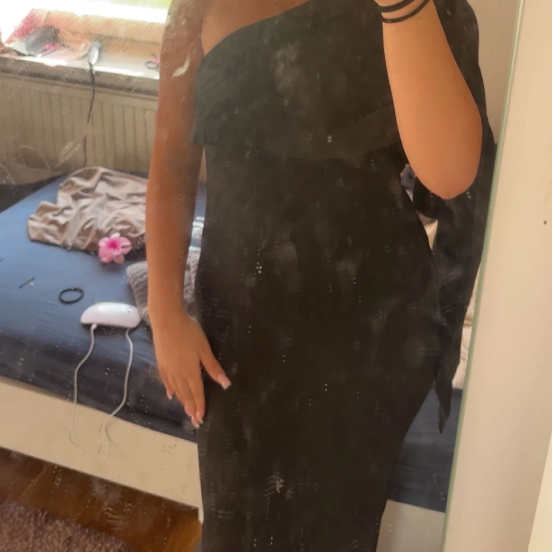 Svart långklänning med oneshoulder - 1