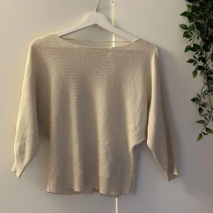 Beige tröja - Säljer denna då den sällan används! 🤍