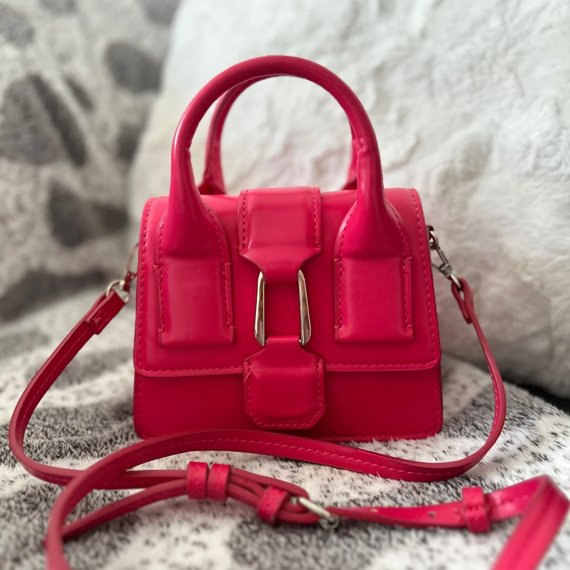 Mini rosa handväska med axelrem - 4