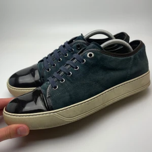 Lanvin skor  - Hej! Säljer nu dessa svin feta lanvin skor. Skorna är i mycket fint skick! Har begränsat antal boxar och dustbag. Hör av dig vid frågor