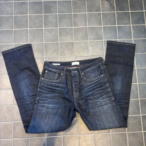 Jack and Jones jeans  - Snygga jeans från Jack and Jones i storlek W30 L32 i modellen Regular fit/Clark 