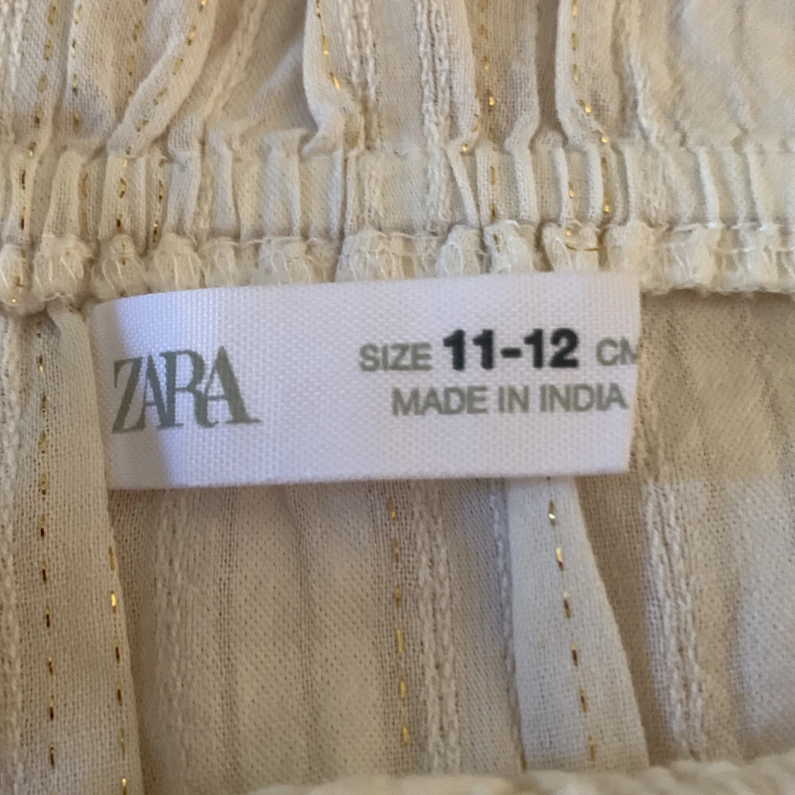 Beige volangtopp med smala axelband från Zara - 3