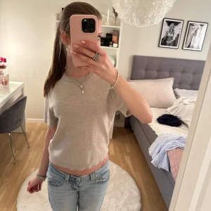 Stickad t-shirt❣️ - Så fin stickad t-shirt från gina! Använd få gånger så i fint skick!❣️