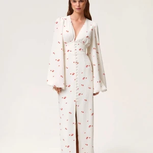 Söker Adoore klänning  - Söker någon av dessa Adoore klänningar eller likande. Hör av dig om vill sälja!🙏🏼