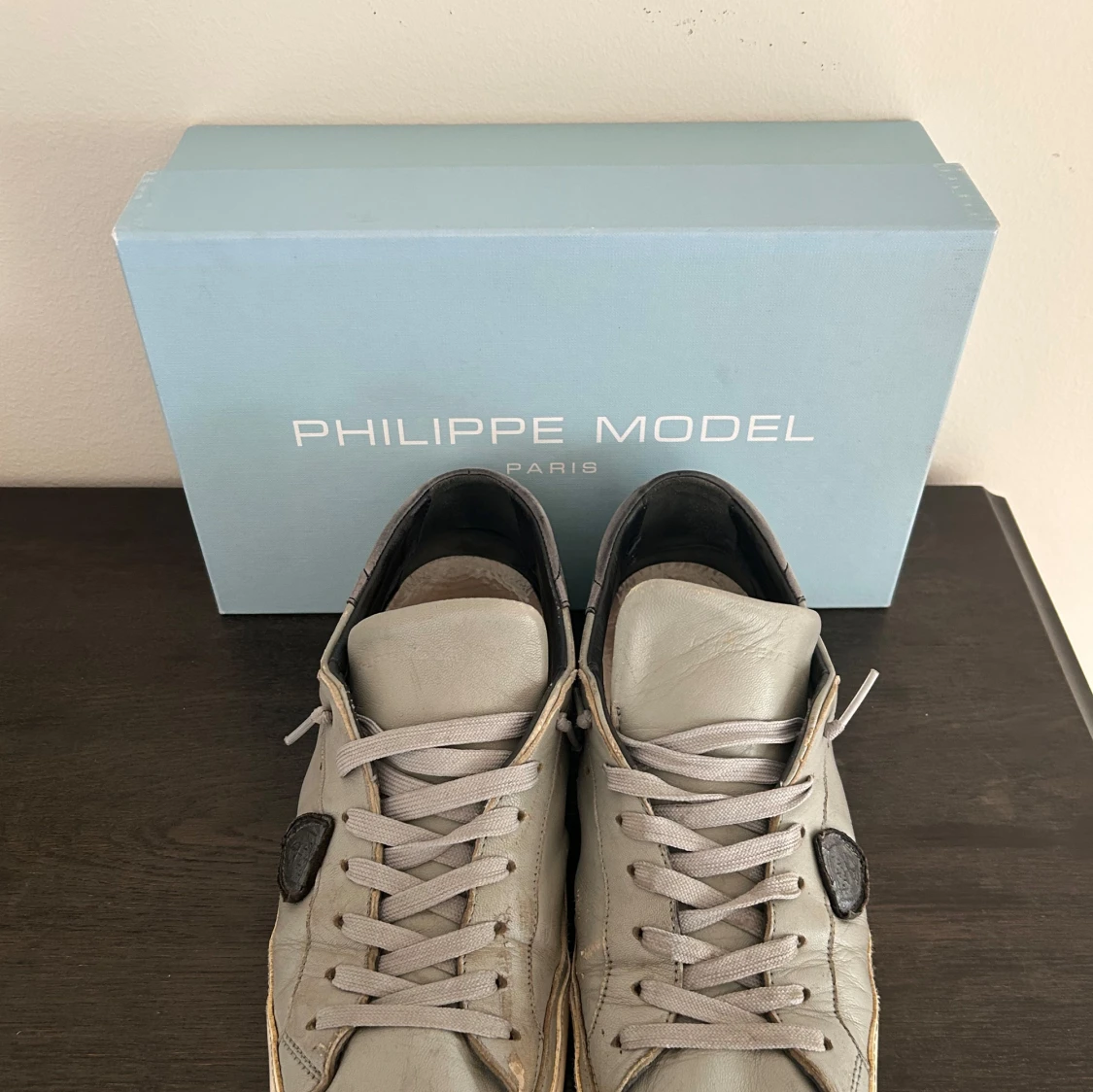 Grå Philippe Model - 4