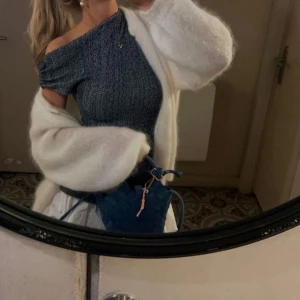 Jättefin tröja - Sååå söt tröja slutsåld 💞 står inget om strl i då lappen saknas men skulle säga att det en s/m