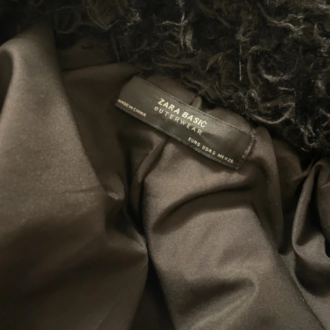 Svart pälsjacka från Zara - 2