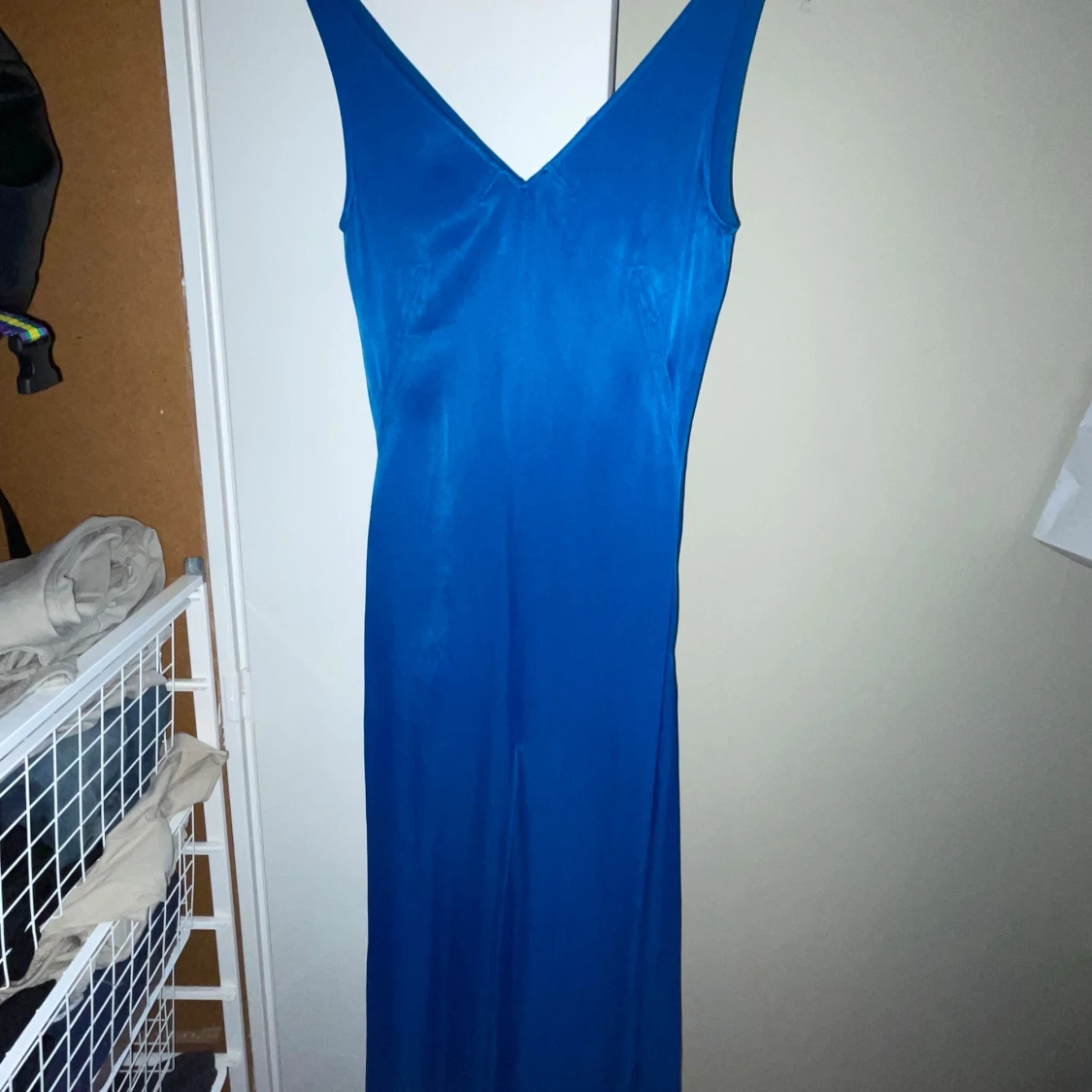 Blå långklänning med v-ringning - 2