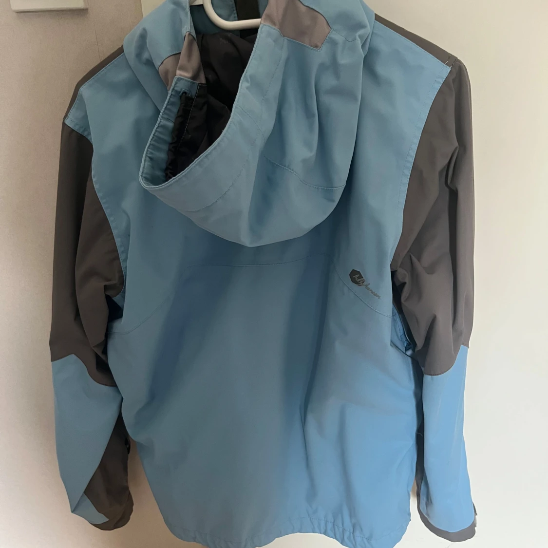 Blå och grå skidjacka från Helly Hansen - 1