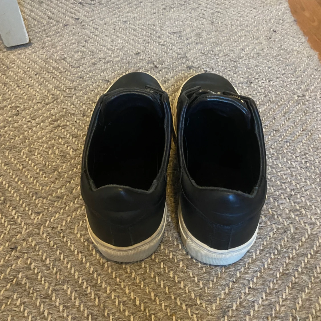 Svarta sneakers från Axel Arigato med dragkedja - 3