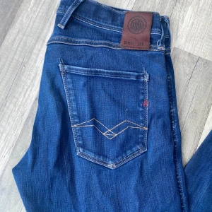 Replay jeans anbass  - Tja säljer nu dessa feta Replay jeansen i modellen anbass! Riktigt feta enligt mig o inga fel på dom.  Pris kan diskuteras och hör av dig för minsta fundering!;)