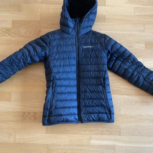 Jacka - Peak performance jacka, köpt för 2200kr och inte använd så mycket därav priset