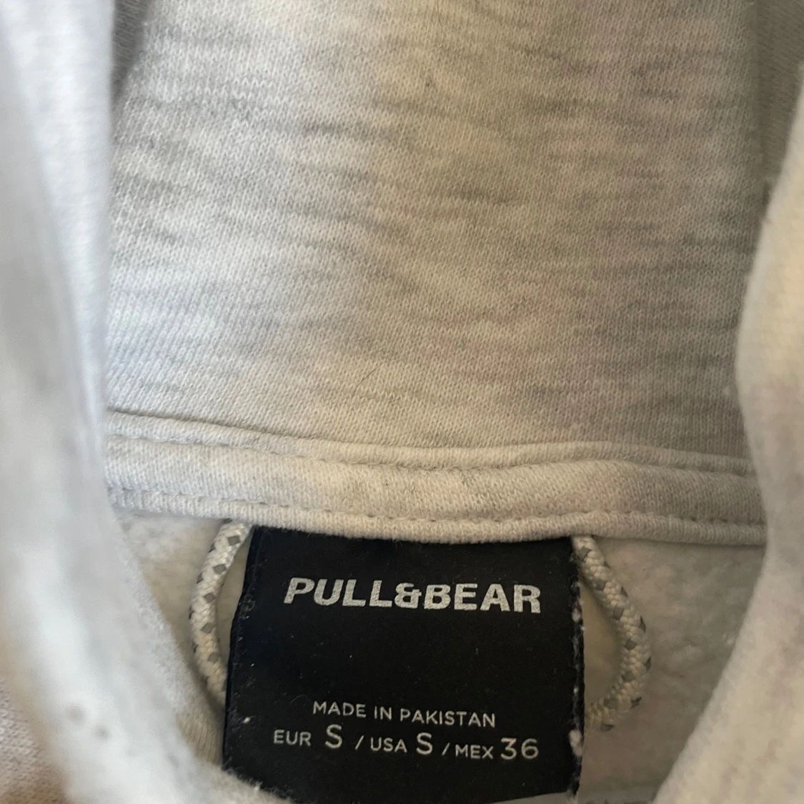Grå hoodie från Pull&Bear - 3