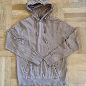 Hoodie - Ralph Lauren - Storlek S men passar även M! Skick: 8/10. Hör av er om ni har några funderingar! 