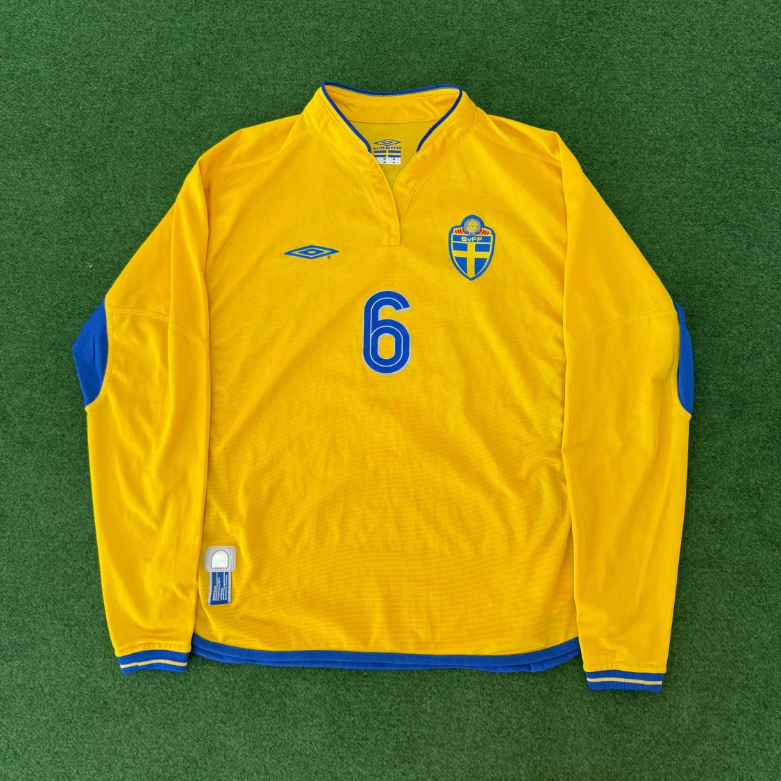 Svenska landslagets långärmade fotbollströja Umbro